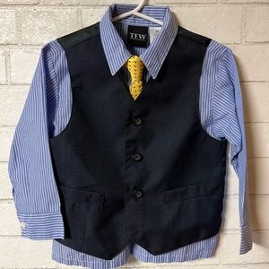 4-piece boys suit with shirts, best, pants and clip-on tie